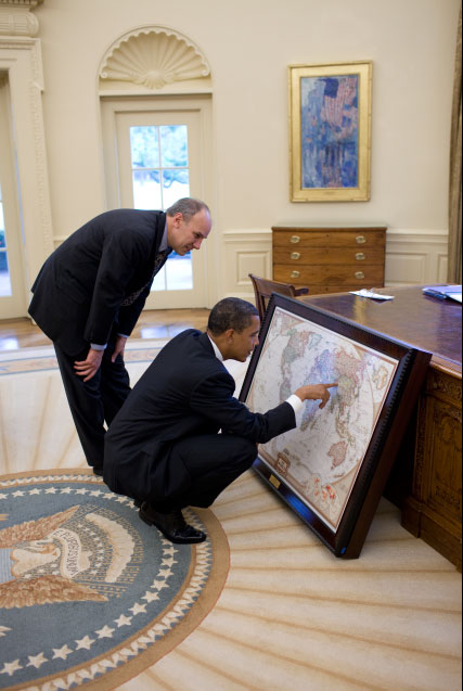 Obama with map in Oval Office2